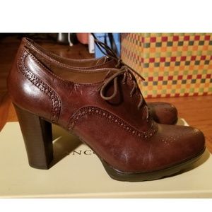 Franco Sarto leather Oxford heels in size 7.5